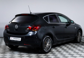 Подержанный автомобиль Opel Astra Hatchback 2012 года (5 фото)