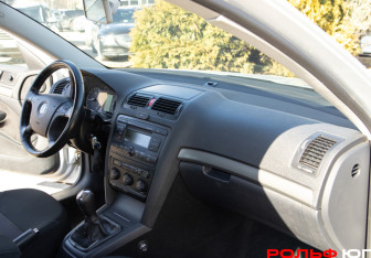 Подержанный автомобиль Skoda Octavia Liftback 2008 года (7 фото)