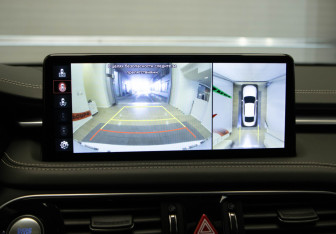 Подержанный автомобиль Genesis G70 2021 года (18 фото)