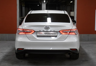 Подержанный автомобиль Toyota Camry Sedan 2020 года (6 фото)