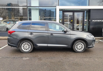 Подержанный автомобиль Mitsubishi Outlander 2016 года (4 фото)
