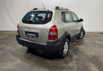 Подержанный автомобиль Hyundai Tucson 2006 года (4 фото)