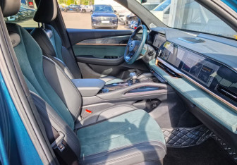 Подержанный автомобиль Geely Monjaro 2023 года (14 фото)