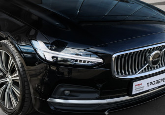 Подержанный автомобиль Volvo S90 2021 года (26 фото)