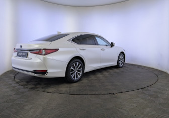 Подержанный автомобиль Lexus ES 2021 года (5 фото)