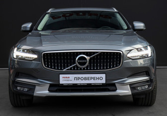 Подержанный автомобиль Volvo V90 Cross Country 2017 года (2 фото)