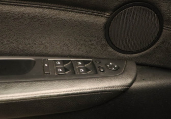 Подержанный автомобиль BMW X5 2012 года (15 фото)