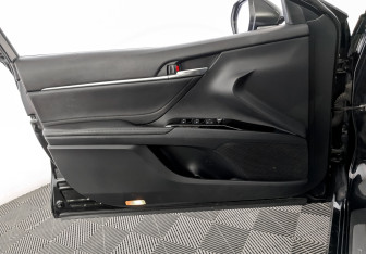 Подержанный автомобиль Toyota Camry Sedan 2019 года (19 фото)