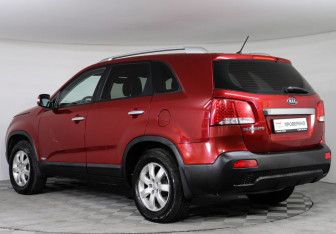 Подержанный автомобиль Kia Sorento 2010 года (4 фото)