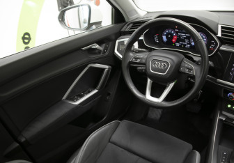 Подержанный автомобиль Audi Q3 2023 года (15 фото)