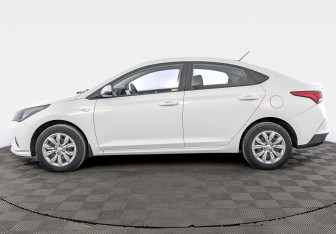 Подержанный автомобиль Hyundai Solaris Sedan 2021 года (8 фото)