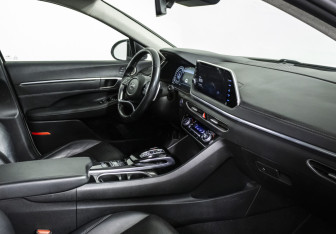 Подержанный автомобиль Hyundai Sonata 2019 года (9 фото)