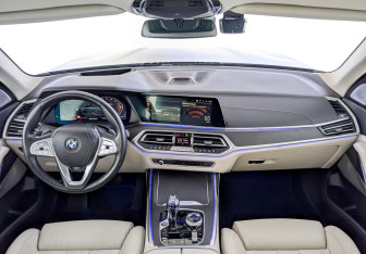 Подержанный автомобиль BMW X7 2021 года (14 фото)