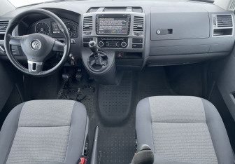 Подержанный автомобиль Volkswagen Caravelle 2013 года (11 фото)