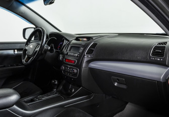 Подержанный автомобиль Kia Sorento 2015 года (9 фото)