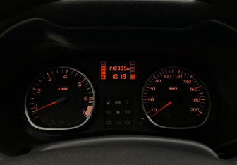 Подержанный автомобиль Renault Duster 2013 года (19 фото)