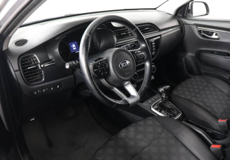 Подержанный автомобиль Kia Rio Sedan 2018 года (9 фото)
