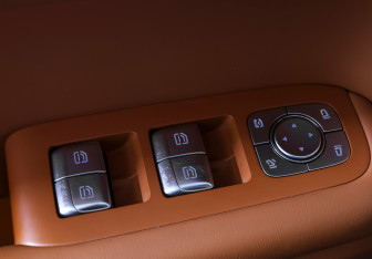 Подержанный автомобиль LiXiang L9 2023 года (23 фото)