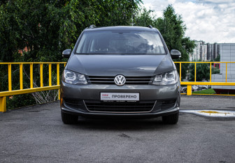 Подержанный автомобиль Volkswagen Sharan 2018 года (2 фото)