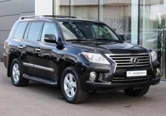 Подержанный автомобиль Lexus LX 2013 года (3 фото)
