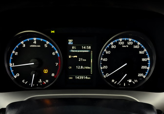Подержанный автомобиль Toyota RAV4 2017 года (13 фото)