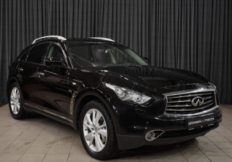 Подержанный автомобиль Infiniti QX70 2015 года (3 фото)