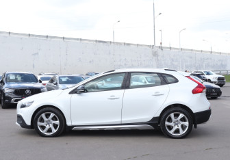 Подержанный автомобиль Volvo V40 Hatchback 2014 года (8 фото)