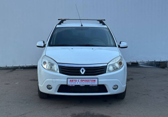 Подержанный автомобиль Renault Sandero 2012 года (2 фото)