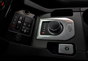 Подержанный автомобиль Land Rover Discovery 2015 года (28 фото)