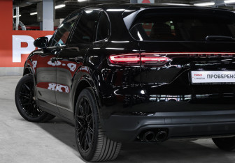Подержанный автомобиль Porsche Cayenne 2020 года (27 фото)