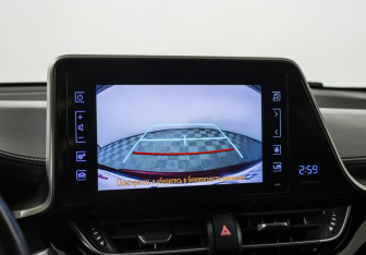 Подержанный автомобиль Toyota C-HR 2018 года (14 фото)