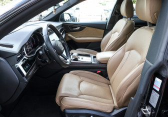 Подержанный автомобиль Audi Q8 2019 года (16 фото)