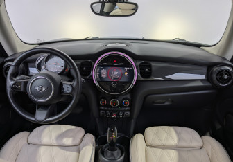 Подержанный автомобиль MINI Hatch 2021 года (14 фото)