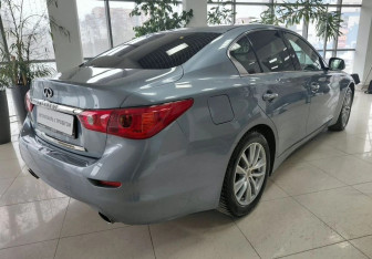 Подержанный автомобиль Infiniti Q50 2014 года (5 фото)