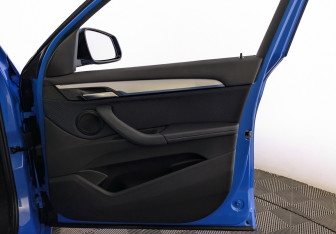 Подержанный автомобиль BMW X1 2021 года (24 фото)
