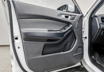 Подержанный автомобиль Chery Tiggo 4 2022 года (20 фото)