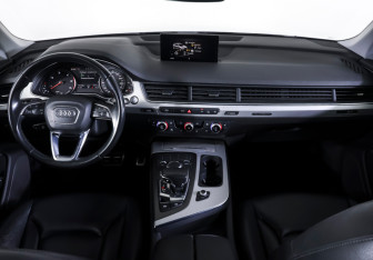 Подержанный автомобиль Audi Q7 2018 года (12 фото)