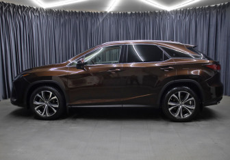 Подержанный автомобиль Lexus RX 2021 года (8 фото)