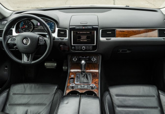 Подержанный автомобиль Volkswagen Touareg 2012 года (13 фото)