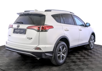Подержанный автомобиль Toyota RAV4 2019 года (5 фото)