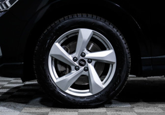 Подержанный автомобиль Audi Q3 2020 года (15 фото)