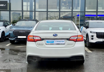Подержанный автомобиль Subaru Legacy Sedan 2019 года (7 фото)