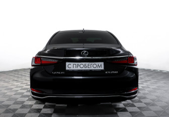 Подержанный автомобиль Lexus ES 2019 года (6 фото)
