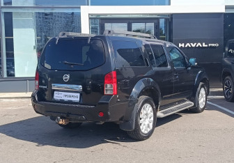 Подержанный автомобиль Nissan Pathfinder 2010 года (5 фото)