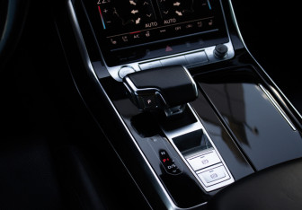 Подержанный автомобиль Audi Q8 2020 года (28 фото)