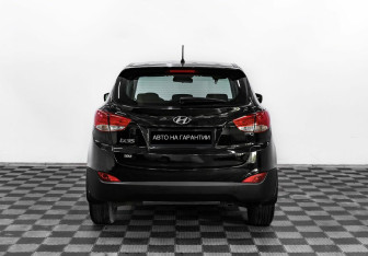 Подержанный автомобиль Hyundai ix35 2015 года (4 фото)
