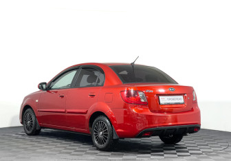 Подержанный автомобиль Kia Rio Sedan 2010 года (7 фото)