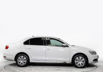 Подержанный автомобиль Volkswagen Jetta Sedan 2014 года (3 фото)