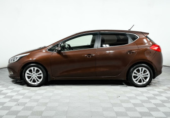 Подержанный автомобиль Kia Ceed Hatchback 2013 года (3 фото)