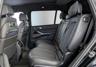Подержанный автомобиль BMW X7 2022 года (18 фото)